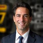 Retrato profesional de Carlos Mendoza, Ingeniero Jefe de Inti Drive.